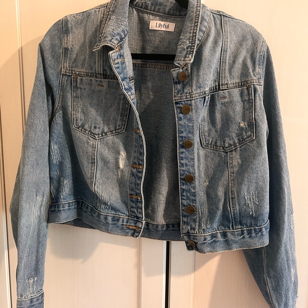 Cropped denim distressed jacket